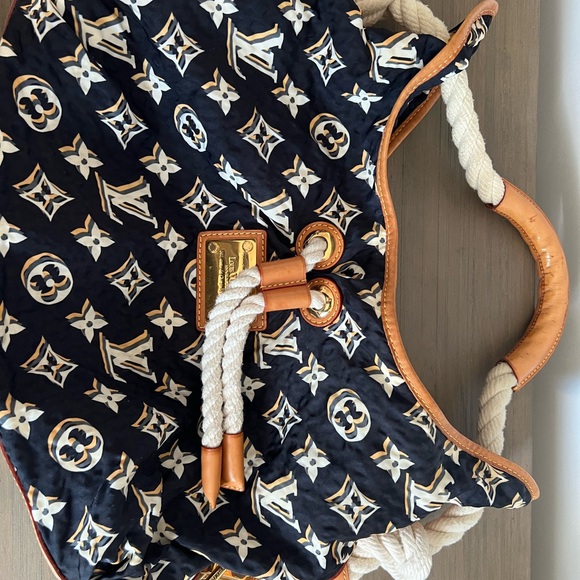 Louis Vuitton Bulles MM Cruise Marine Blue - Picture 9 of 15